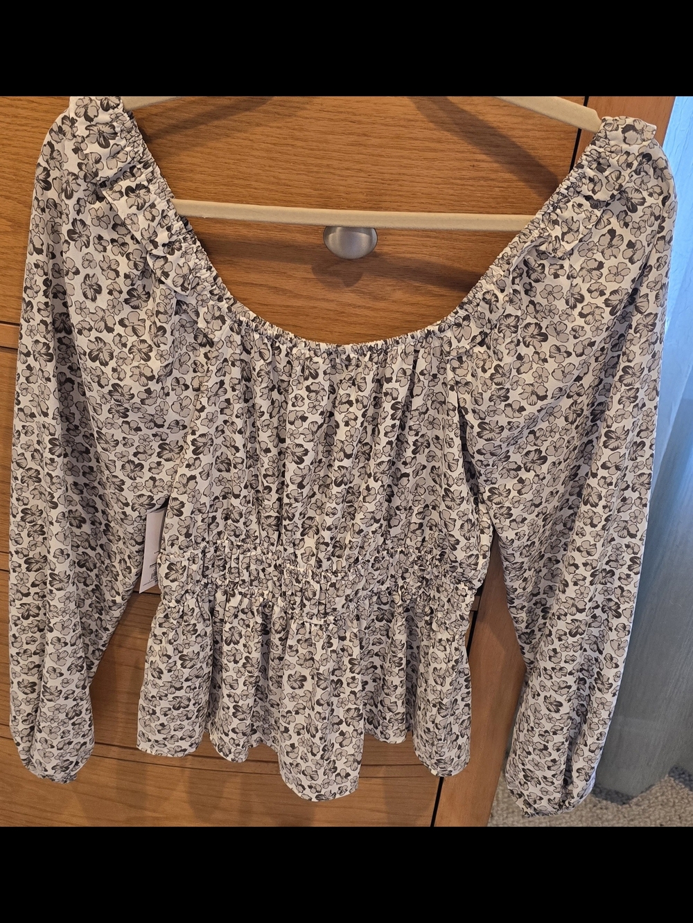 NWT Nine West White Peasant Blouse w/Gray / Black Floral Print, XS